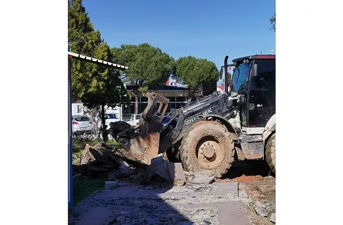 Ayvalık Deniz Hudut Kapısı Önünde Meydan Düzenlemesi Başlatıldı