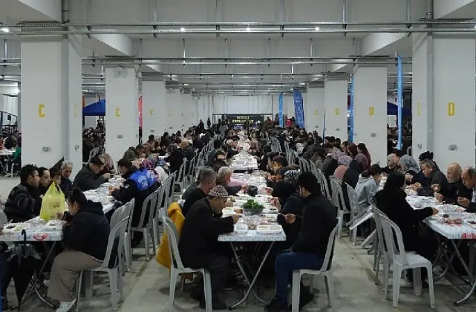 Başkan Çerçioğlu Aydın'ın dört bir yanında vatandaşları iftar sofraları ile buluşturuyor
