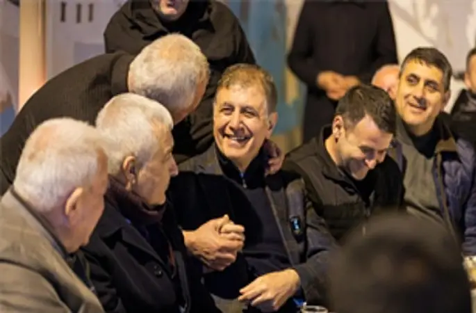 Başkan Tugay Kemalpaşalılarla sahur sofrasında buluştu