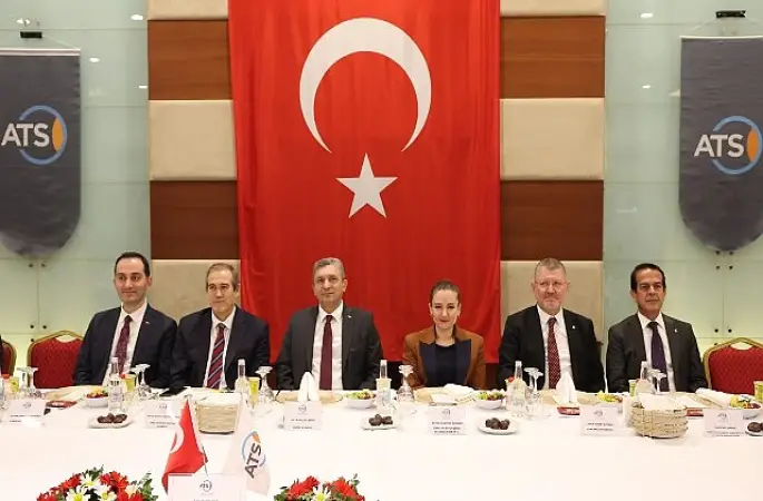 Başkan Vekili Özdemir iş dünyası ile iftarda bir araya geldi