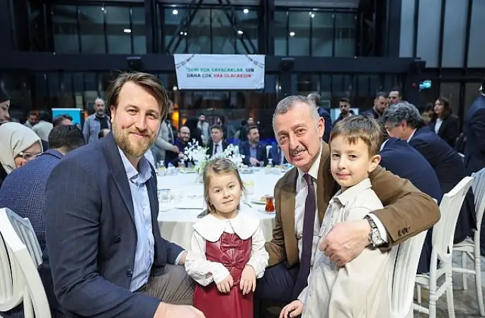 Büyükakın, TÜGVA iftarında gençlerle bir araya geldi