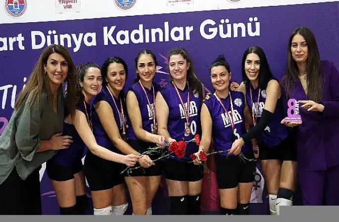 Kadınlar adına “manşet" attılar