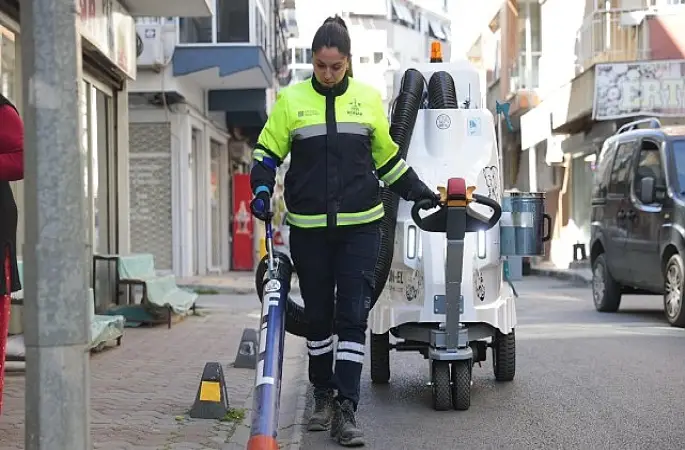 Konak'tan temizliğe pratik çözüm: Filler görev başında