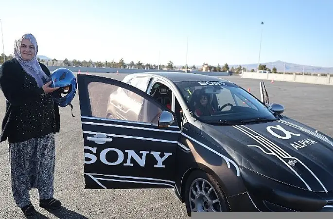 Nevşehir'de Şalvarını Giyip Gelen Kadınlara Özel Slalom Sürüşü