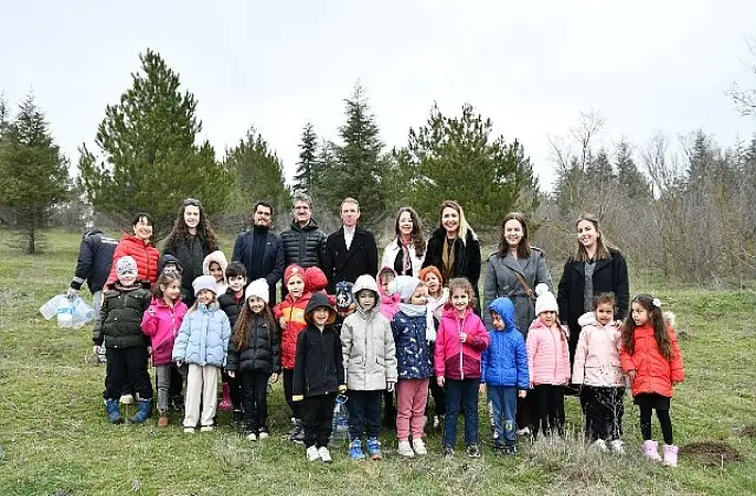 Orman Haftası'nda Minik Eller Fidanları Toprakla Buluşturdu