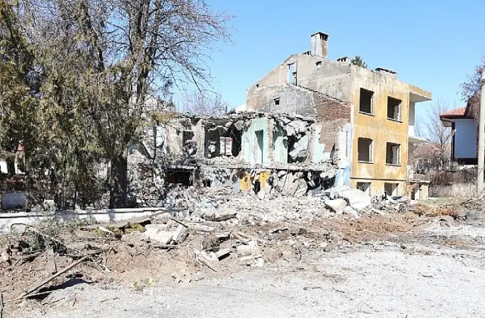 Sivas'ın En Yoğun Bölgelerinden Birine Yeni Otopark Alanı Kazandırılıyor...